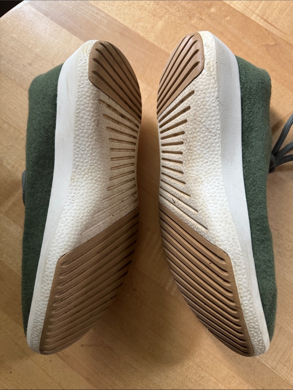 Allbirds Wool runner Olive Green Wool Sneaker with White Sole - Picture 3 of 6
